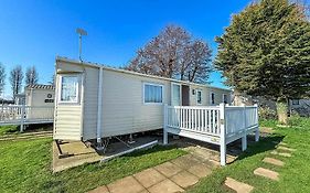 Caravan With Decking At Manor Park In Hunstanton, Sleeps 6 Ref 23045B