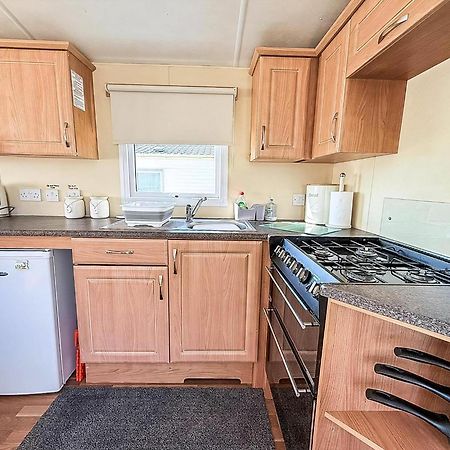 Caravan With Decking At Manor Park In Hunstanton, Sleeps 6 Ref 23045B Exterior photo