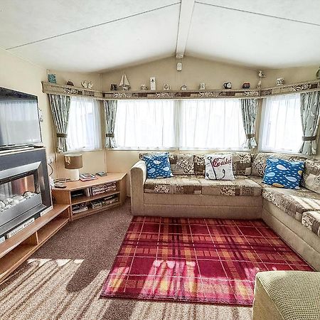 Caravan With Decking At Manor Park In Hunstanton, Sleeps 6 Ref 23045B Exterior photo
