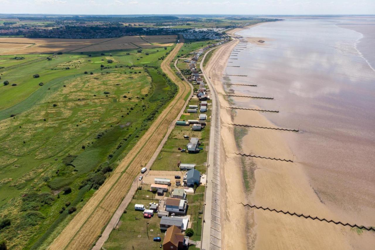 Caravan With Decking At Manor Park In Hunstanton, Sleeps 6 Ref 23045B Exterior photo