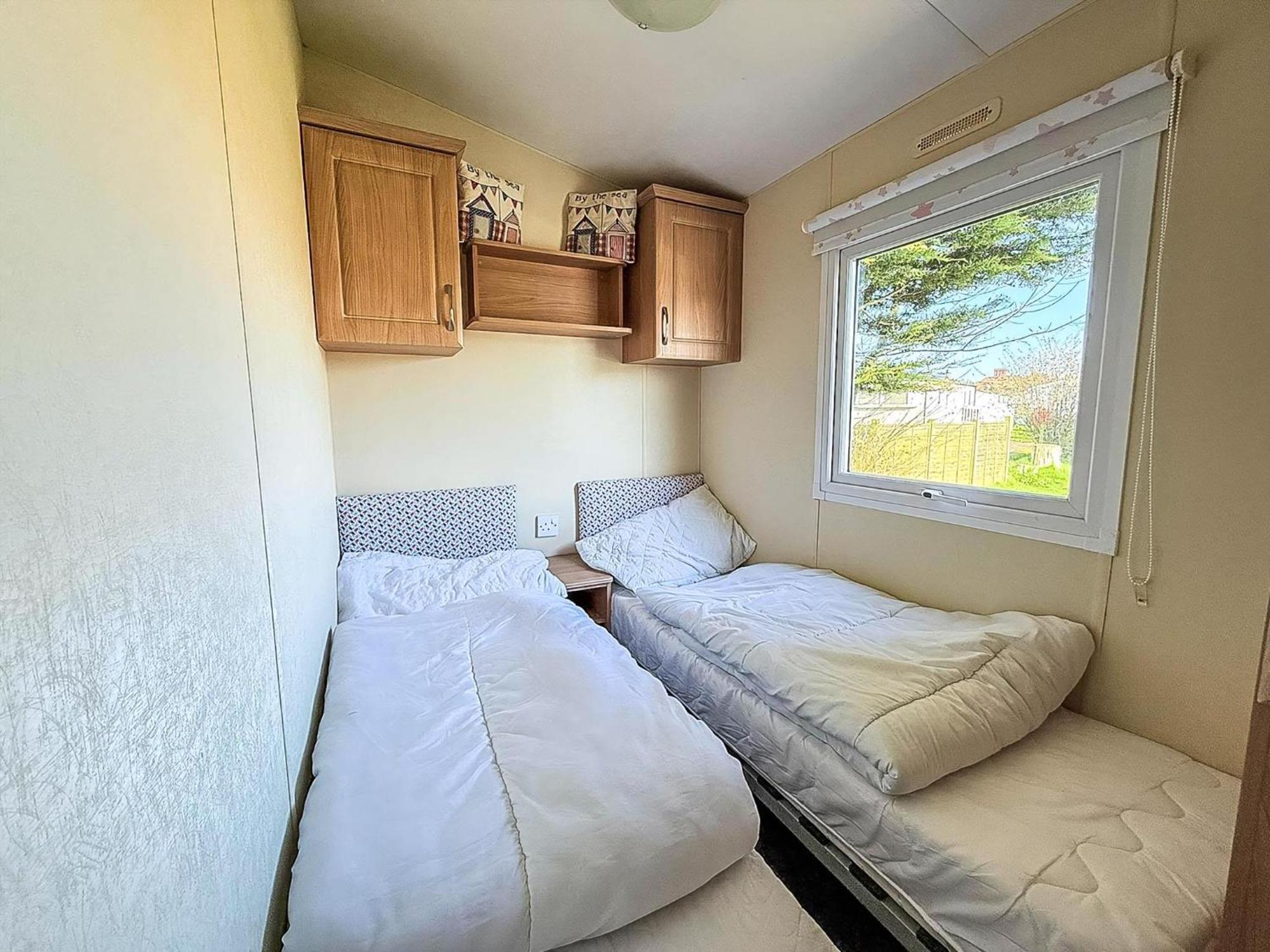 Caravan With Decking At Manor Park In Hunstanton, Sleeps 6 Ref 23045B Exterior photo