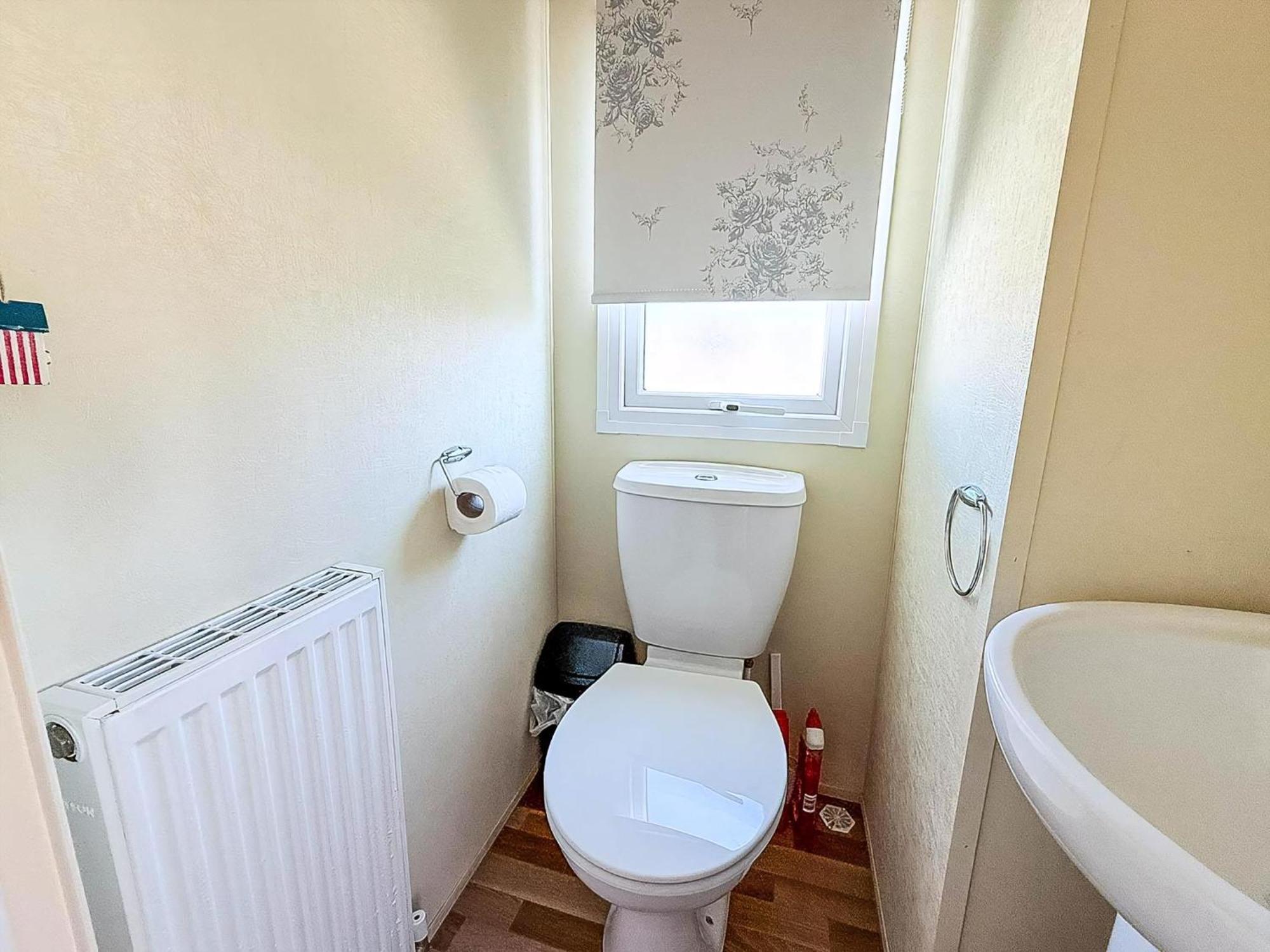 Caravan With Decking At Manor Park In Hunstanton, Sleeps 6 Ref 23045B Exterior photo