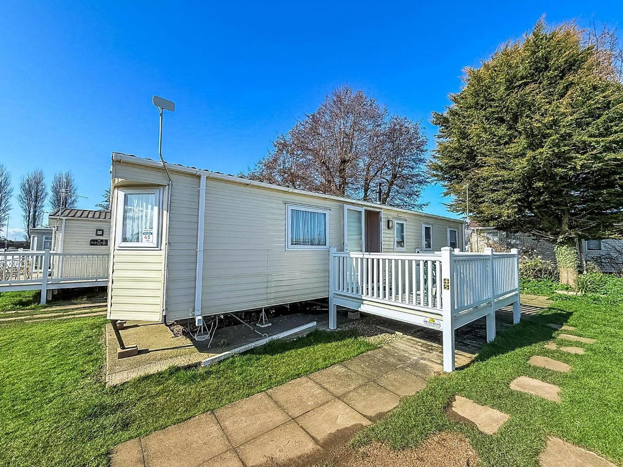 Caravan With Decking At Manor Park In Hunstanton, Sleeps 6 Ref 23045B Exterior photo